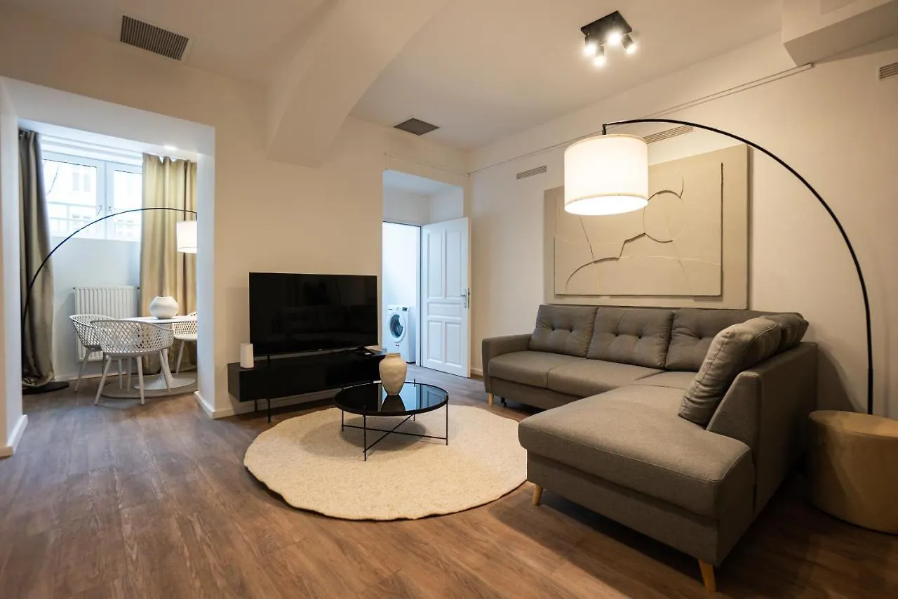 Stylish Apartment With Dedicated Working Space And Super King-Size Bed Located Between City Centre And Donau River Wien Österreich