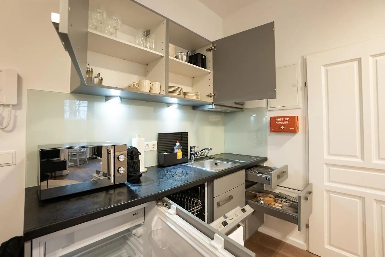 Stylish Apartment With Dedicated Working Space And Super King-Size Bed Located Between City Centre And Donau River Wien