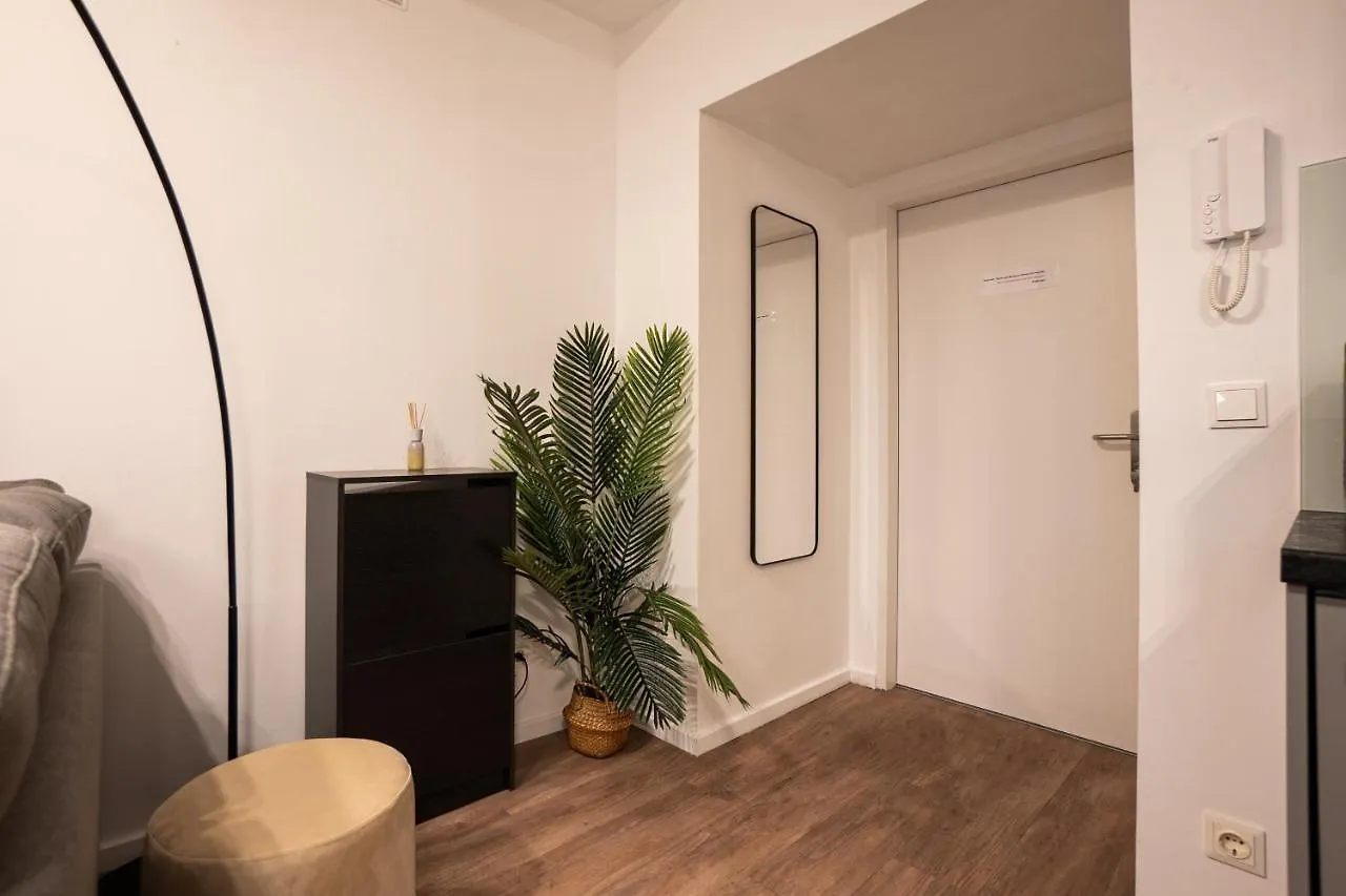 Stylish Apartment With Dedicated Working Space And Super King-Size Bed Located Between City Centre And Donau River Wien