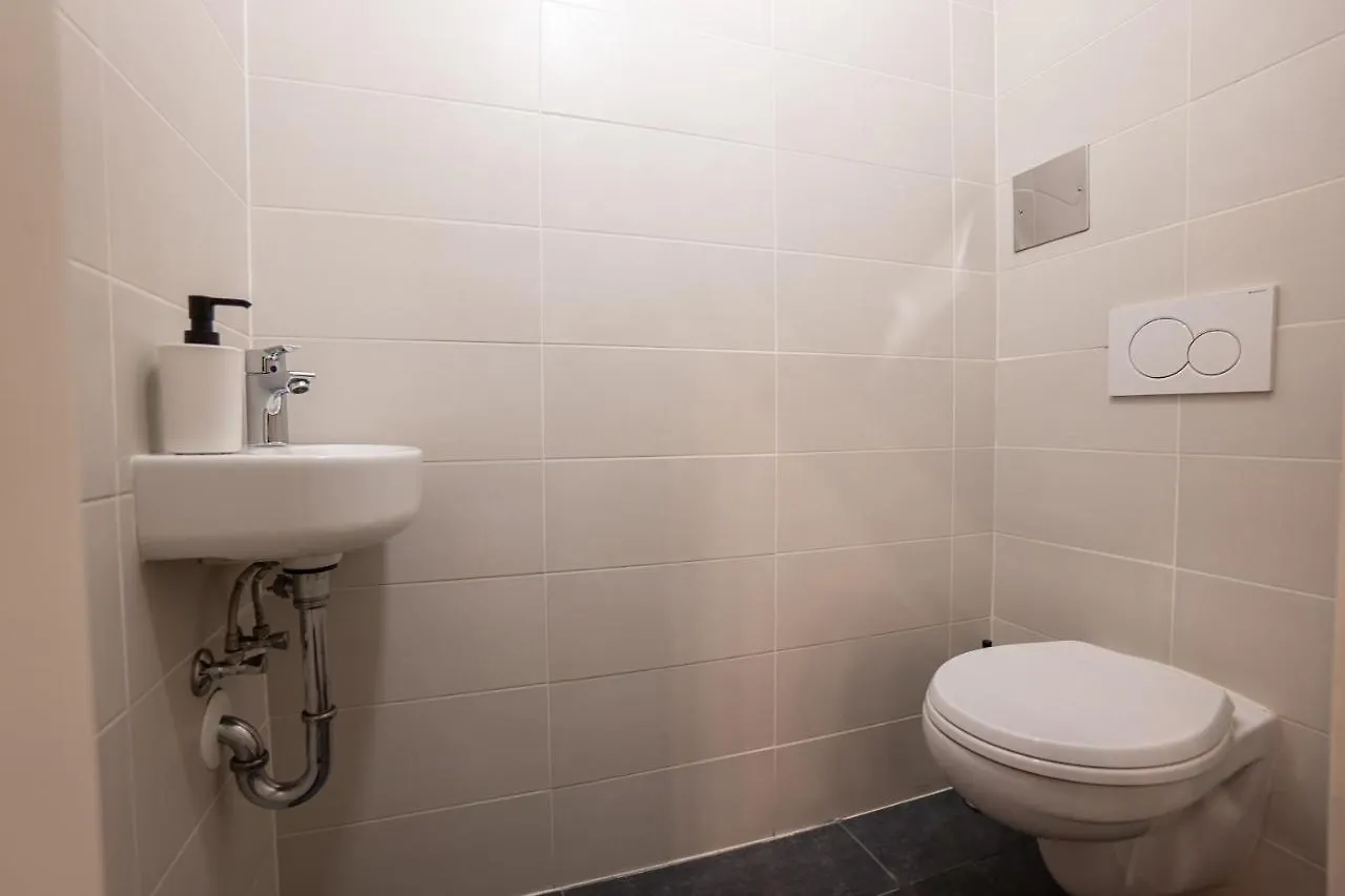 Stylish Apartment With Dedicated Working Space And Super King-Size Bed Located Between City Centre And Donau River Wien Österreich