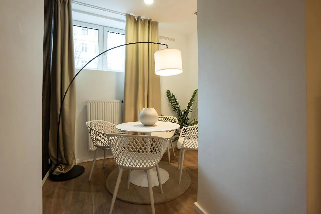 Stylish Apartment With Dedicated Working Space And Super King-Size Bed Located Between City Centre And Donau River Wien