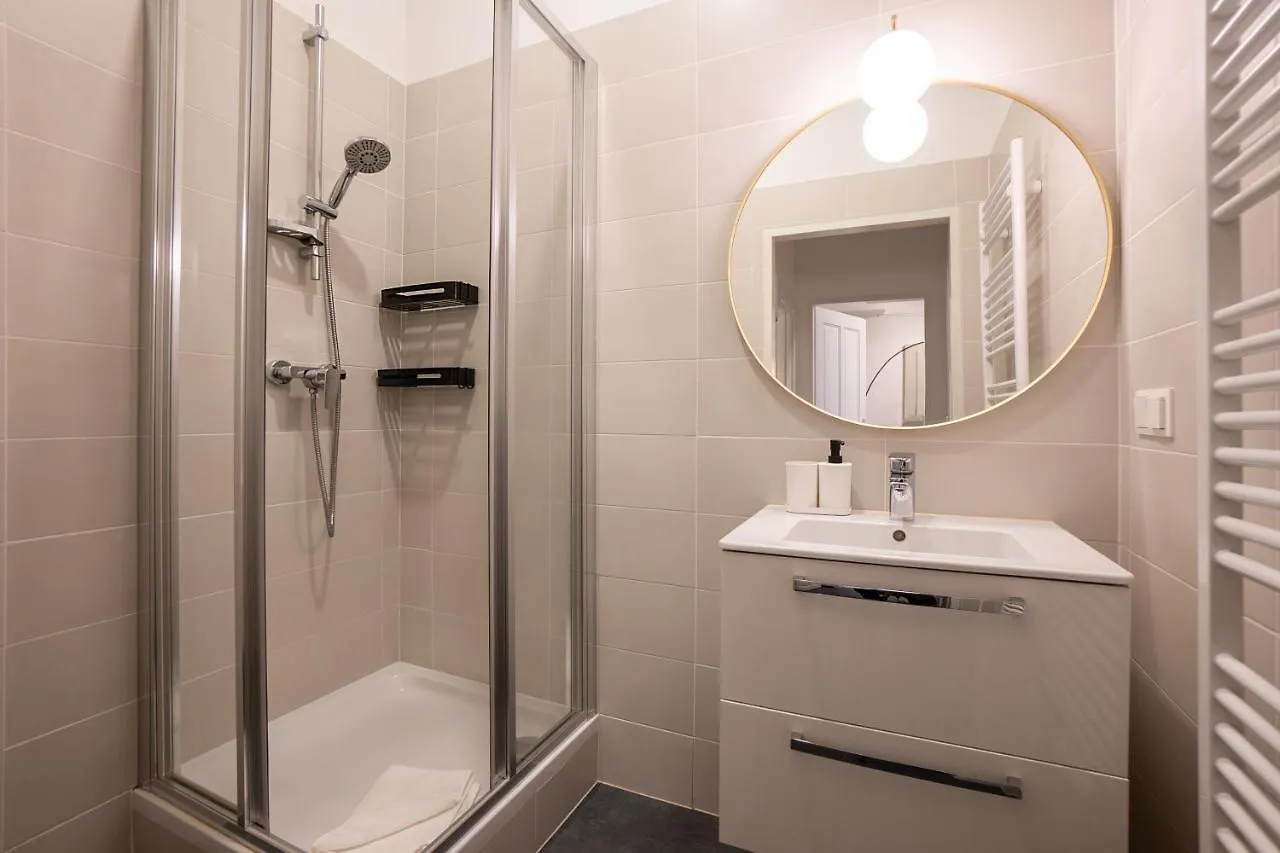 Stylish Apartment With Dedicated Working Space And Super King-Size Bed Located Between City Centre And Donau River Wien