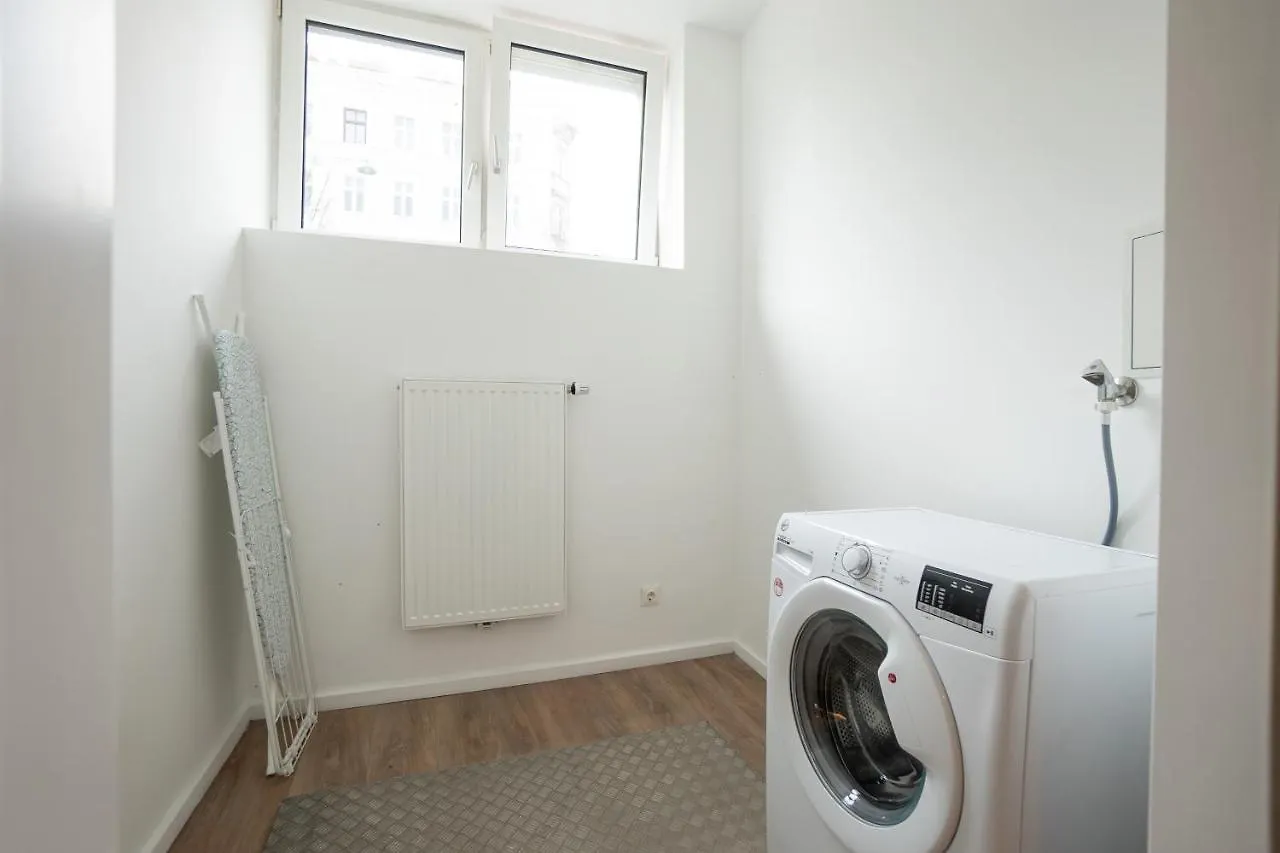 Stylish Apartment With Dedicated Working Space And Super King-Size Bed Located Between City Centre And Donau River Wien 0*,