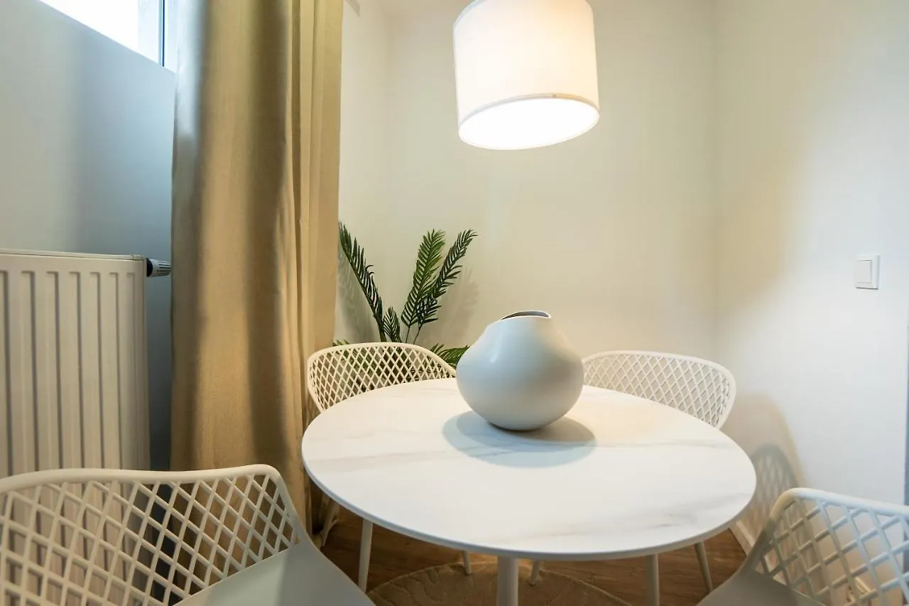 Stylish Apartment With Dedicated Working Space And Super King-Size Bed Located Between City Centre And Donau River Wien Österreich
