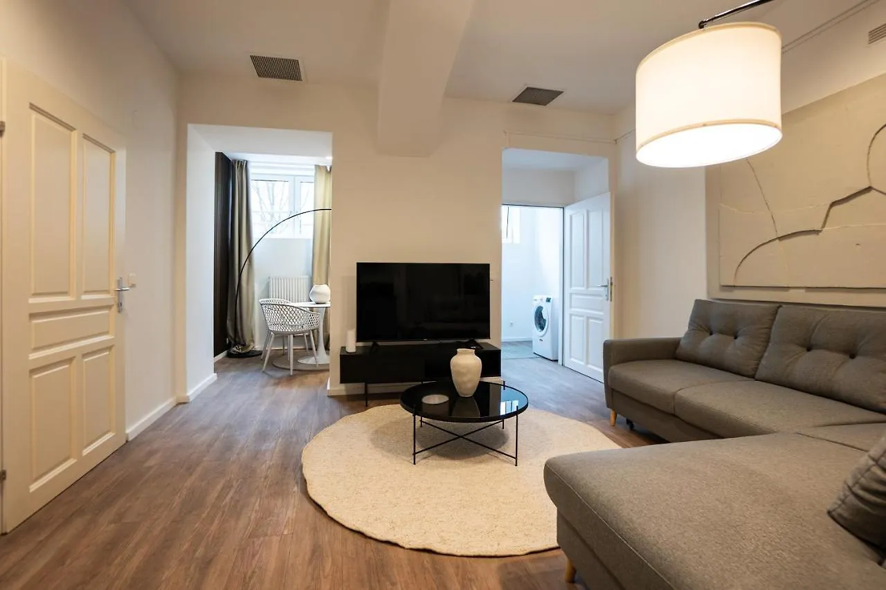 Stylish Apartment With Dedicated Working Space And Super King-Size Bed Located Between City Centre And Donau River Wien