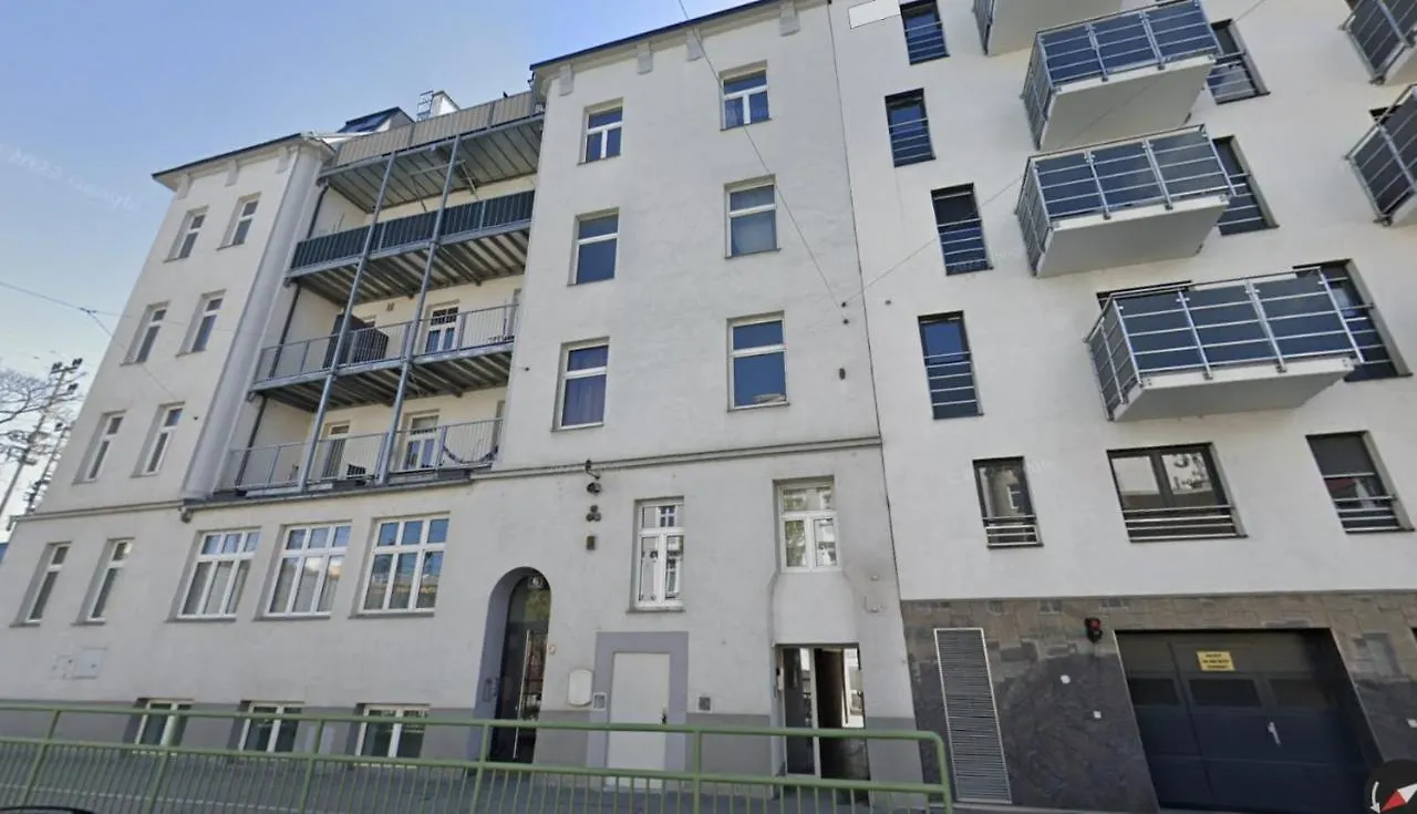 Stylish Apartment With Dedicated Working Space And Super King-Size Bed Located Between City Centre And Donau River Wien